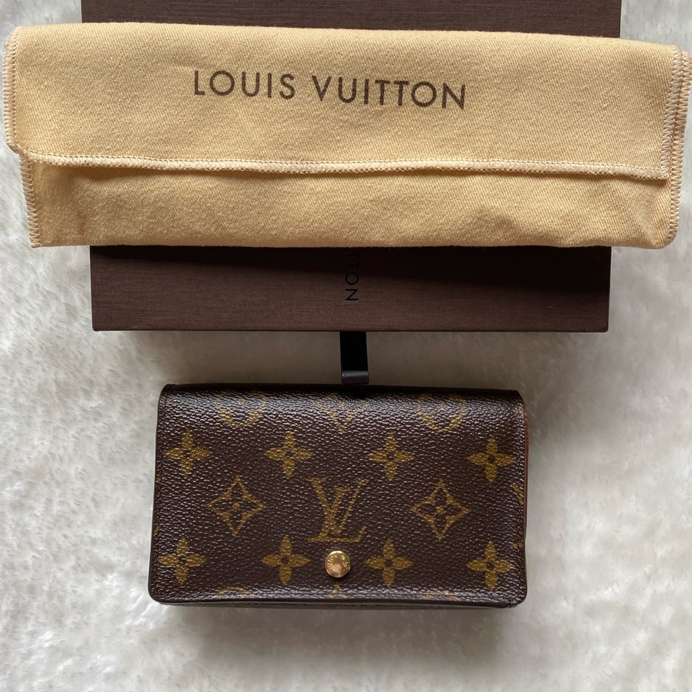 Authentic Louis Vuitton Medium compact wallet